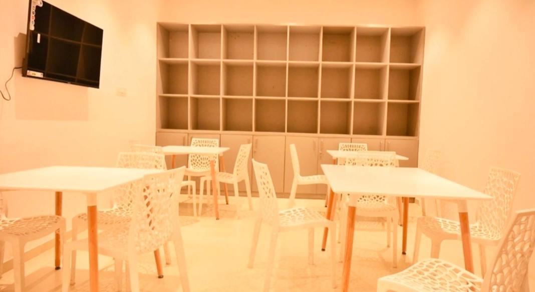 Bed & Bread Dormitory Bharuch Buitenkant foto
