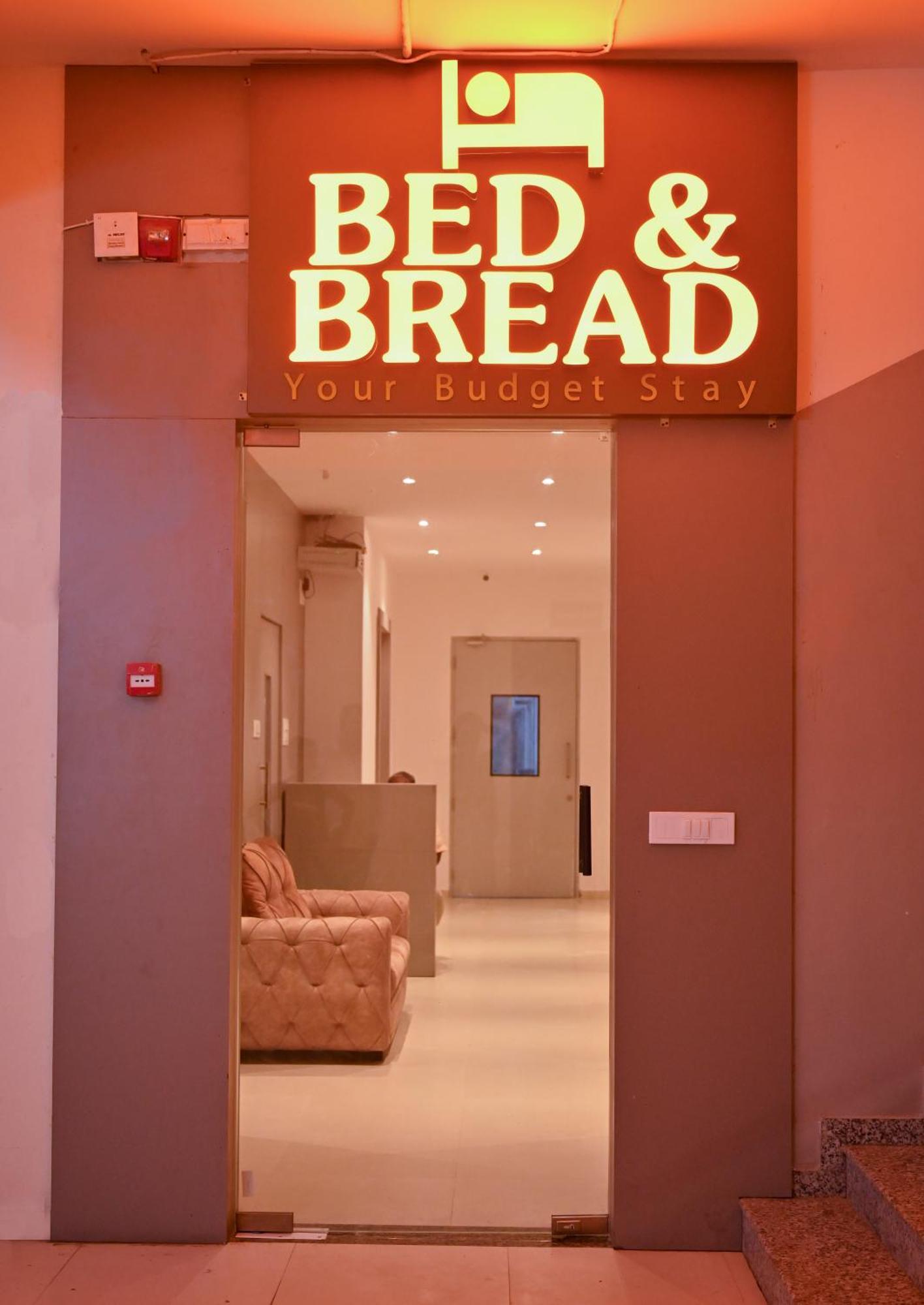 Bed & Bread Dormitory Bharuch Buitenkant foto