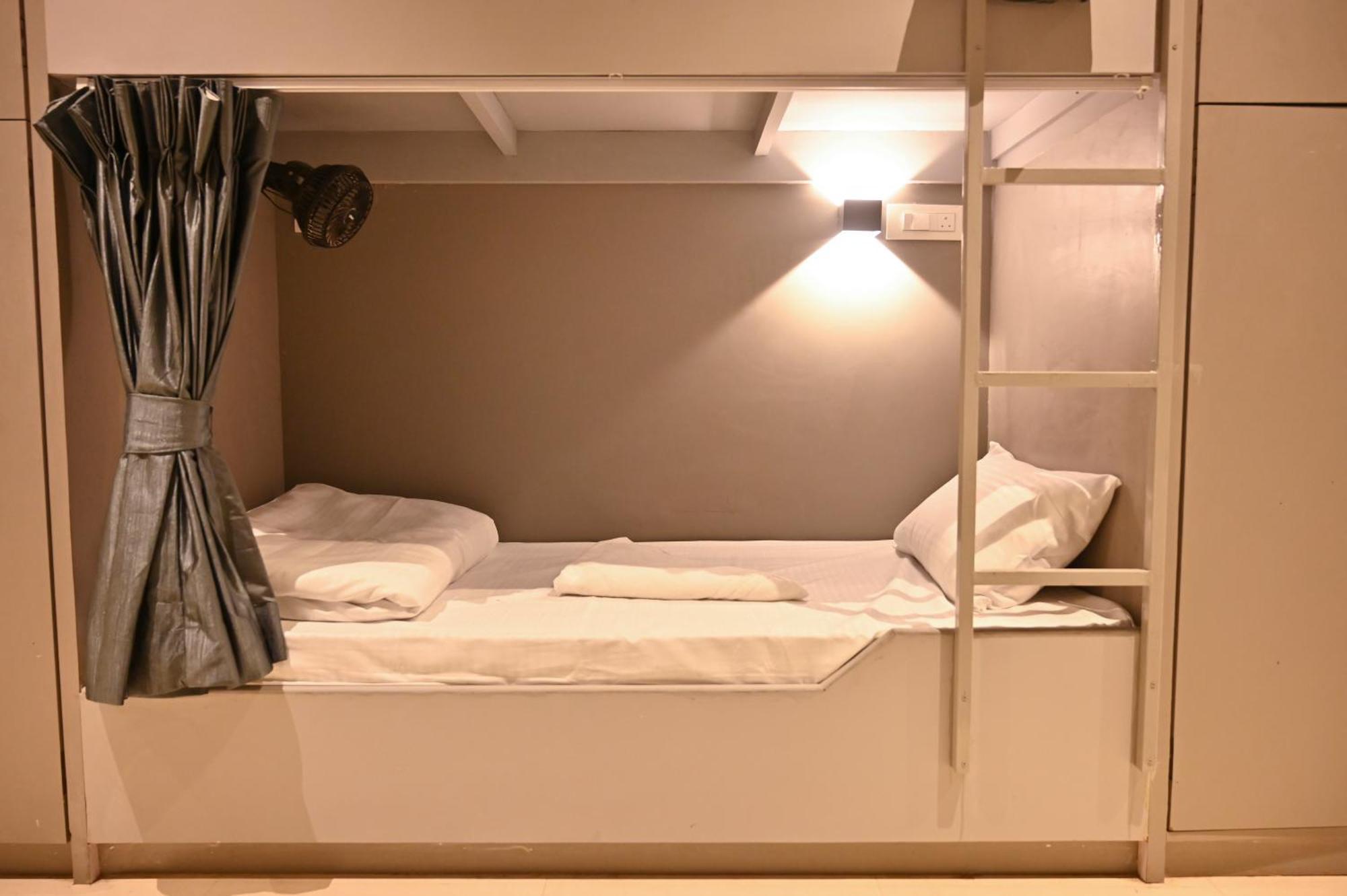 Bed & Bread Dormitory Bharuch Buitenkant foto